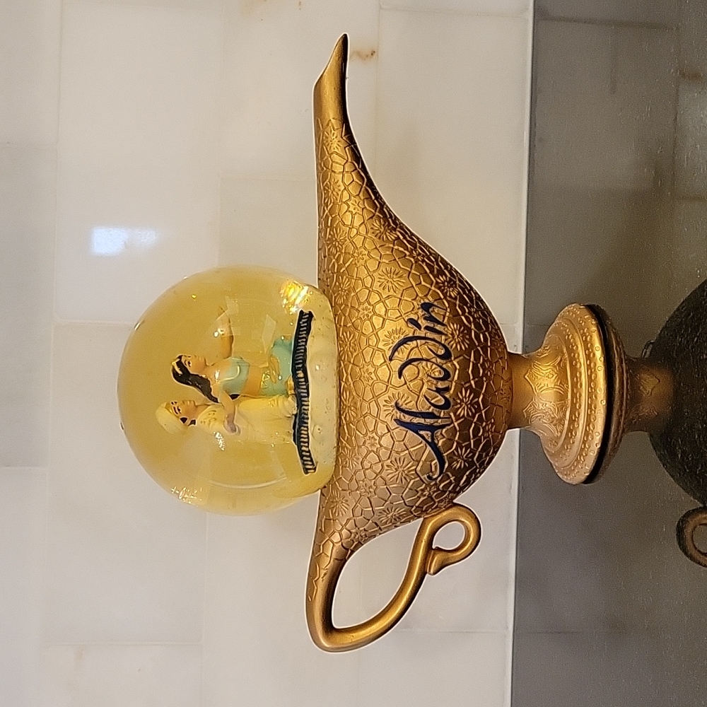 Disney Aladdin Musical Snowglobe